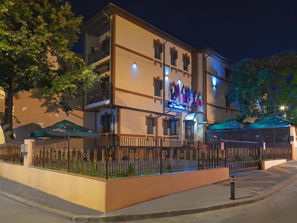 La Favorita Guesthouse Boutique Craiova Exterior photo